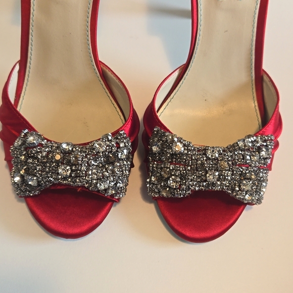 Betsey Johnson red satin jeweled bow heels, sz 8.5 - Picture 2 of 9
